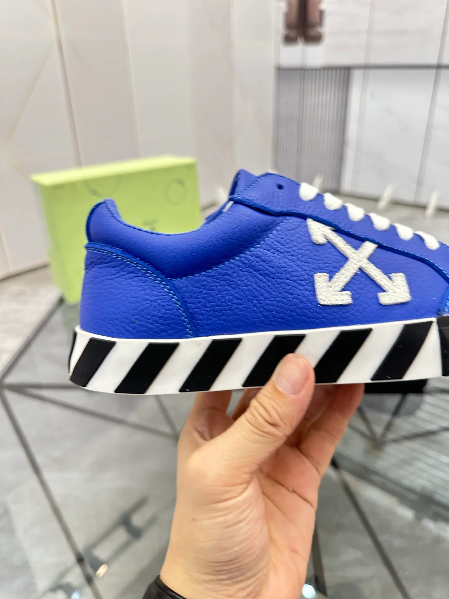 Selling men's shoes 💰: 💰P440¥ Product trademark: OFF WHITE *"OFF WHITE*" low-top casual shoes Regular size: 35-45 (can be customized to 46) Couple style Product material: imported cowhide upper, breathable lining, original outsole. No.: H203
